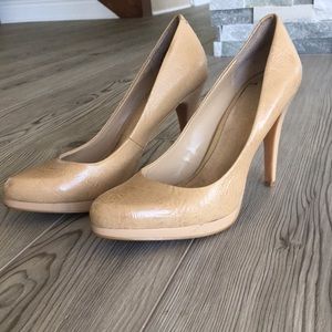 Nine West nude pumps with small platform